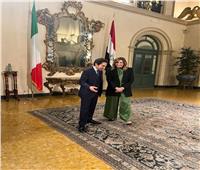 وزيرة الثقافة تلتقي سفير مصر في إيطاليا لبحث سبل التعاون