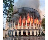 حريق هائل يدمّر مبنى البريد التاريخي في العاصمة الفلبينية مانيلا