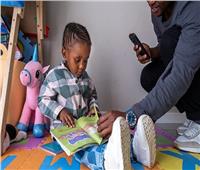 طفلة «3 سنوات» تظهر قدرات كبيرة على القراءة في جنوب إفريقيا