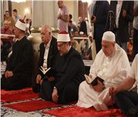 نقيب الأشراف يؤدي صلاة الجمعة بمسجد الإمام الحسين ويشارك في «الصلاة على النبي»