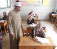 رئيس المنطقة الأزهرية بسوهاج يتفقد لجان امتحانات الشهادة الثانوية