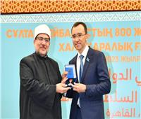 رئيس كازاخستان يمنح وسام الصداقة لوزير الأوقاف