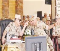 قائد القوات البحرية يرفع العلم المصري على الفرقاطة «القهار»