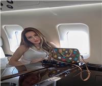 أسما إبراهيم تستعرض جمالها في طائرتها الخاصة 