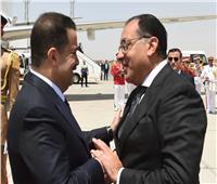 رئيس الوزراء يستقبل نظيره العراقي والوفد المرافق له بمطار القاهرة | صور