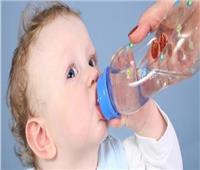 «لحمايته من الجفاف».. كمية الماء التي يحتاجها طفلك في الصيف 
