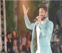 تامر حسني يغني «هرمون السعادة» لأول مرة خلال حفله بتونس| فيديو