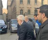 وصول مرتضى منصور للمحكمة الاقتصادية لحضور جلسة محاكمته