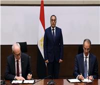 رئيس الوزراء يشهد توقيع مذكرة تفاهم بين مصر والجزائر للتعاون فى مجال الاتصالات