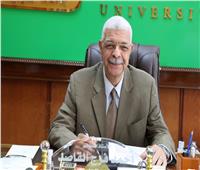 رئيس جامعة المنوفية يعقد اجتماع لجنة المختبرات والأجهزة العلمية