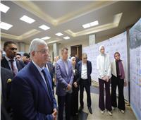وزير التعليم العالي يتفقد ستوديو التصميم الدولي بكلية هندسة عين شمس