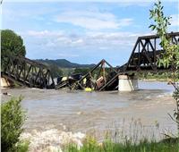 أمريكا.. انهيار جسر على نهر يلوستون وغرق عربات من قطار شحن