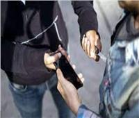 ضبط المتهم بمحاولة سرقة هاتف صحفي أثناء قيامه ببث مباشر في القاهرة