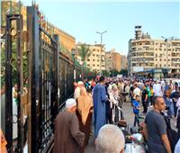 الآلاف يؤدون صلاة عيد الأضحى بمسجد السيدة زينب بالقاهرة| صور