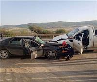  بينهم 3 من أسرة واحدة.. إصابة 5 أشخاص في تصادم سيارتين بصحراوي البحيرة