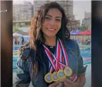 «آية عز» تحصل على 5 ميداليات في بطولة العالم للأساتذة لسباحة الزعانف 