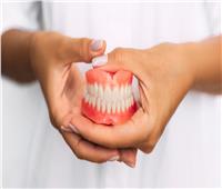 دراسة تكشف العلاقة بين أطقم الأسنان والإصابة بالتهاب الرئة