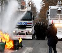 فيديو| المتظاهرون يُحاولون «إضرام النار» في سيارة عمدة «لا ريش» الفرنسية