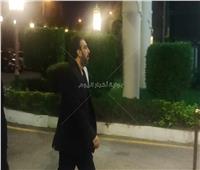 حسام حسني في عزاء الراحل علاء عبد الخالق | فيديو