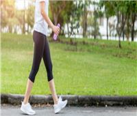 أبرزها انخفاض ضغط الدم.. تعرف على فوائد المشي