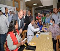 محافظ أسيوط: 200 فرقة طبية تقدم خدماتها للمواطنين بالمجان