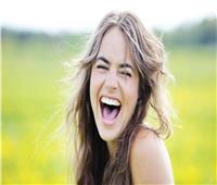 مرض الضحك الهيستيري.. أبرز الأسباب وطرق العلاج