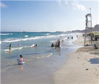 فسحة للمصـطـافين| عودة «الرايات الخضراء» لشواطئ شرق الإسكندرية