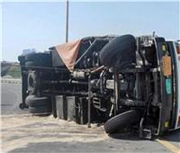 إصابة سائق في حادث انقلاب بـ«الصحراوي الشرقي» في المنيا