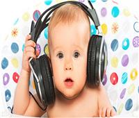 استماع الموسيقي للأطفال يساعد علي سرعة التحدث وفهم الكلام 