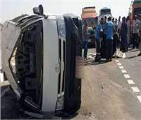 إصابة 14 راكبًا إثر انقلاب ميكروباص بالطريق الصحراوي في ببني سويف 