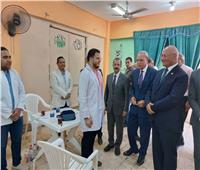 محافظ القليوبية ورئيس جامعة بنها يتفقدان مبادرة «احنا معاك» لرعاية الأسرة المصرية
