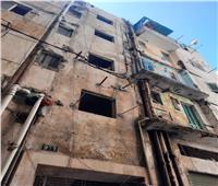 التحقيق في مصرع سيدة ورجل إثر انهيار شرفة عقار بالإسكندرية