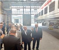 وزير النقل يلتقي رئيس شركة عالمية لبحث توطين صناعة عربات السكك الحديدية في مصر   