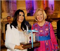 وزيرة الثقافة الأردنية تكرم الإعلامية منى الشاذلي ضيفة الشرف بمهرجان جرش