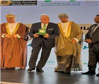 محافظ جنوب سيناء يحصل على جائزة أفضل مسئول حكومي عربي لمدينة سياحية