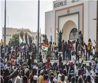 فرنسا تبدأ إجلاء رعاياها من النيجر