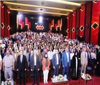 محافظ أسوان يشهد فعاليات حفل تخرج وتكريم طلاب مجمع مدارس السلام أكاديمي