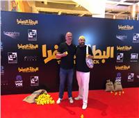 أحمد طلعت يصل العرض الخاص لفيلمه الجديد «البطة الصفرا»