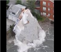 بعد فيضان جليدي قاس.. المياه تبتلع منزل بالكامل في مدينة جونو بألاسكا | شاهد