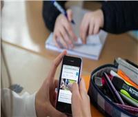 «اليونسكو» تطالب بحظر الهواتف الذكية في المدارس حول العالم 