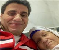 وفاة والدة المطرب أحمد شيبة بعد تعرضها لأزمة صحية