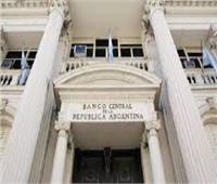 الأرجنتين تخفض عملتها 20% بعد اقتراع تمهيدي للانتخابات الرئاسية