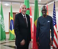 وزيرا خارجية الجزائر وبنين يبحثان سبل المساهمة في تهدئة الأوضاع في النيجر