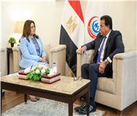 وزيرا الصحة والهجرة يبحثان آليات تنفيذ مطالب الأطباء المصريين بالخارج   
