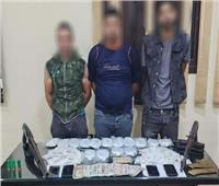 الأمن العام يداهم وكرًا ويضبط 3 عناصر خطرة بمخدرات وأسلحة في الدقهلية