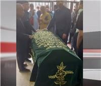 شاهد| جثمان الملياردير المصري محمد الفايد قبل دفنه بجوار ابنه 