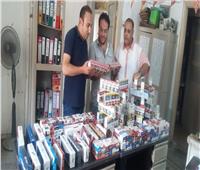 ضبط مواد غذائية مجهولة وسجائر محليه معدة للبيع بالسوق السوداء في الإسكندرية 