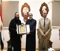 رئيس جامعة الأزهر يشيد بقوة ومتانة العلاقات بين المسلمين والمسيحين