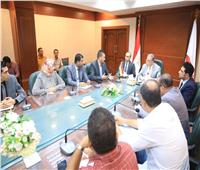 محافظ سوهاج يلتقي وفد المبادرة الوطنية لتطوير الصناعة المصرية «ابدأ»
