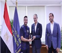وزير الاتصالات يكرم منتخب مصر للرياضات الإلكترونية